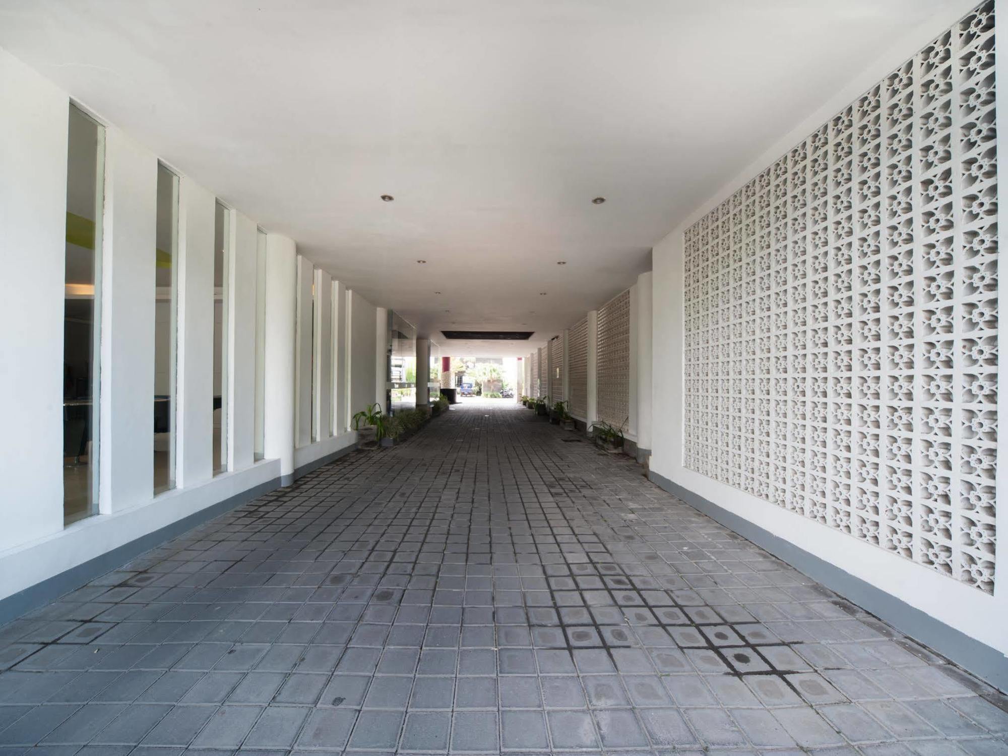 Готель Seminyak Garden Dalung  Екстер'єр фото